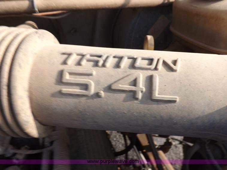 image for item K3093 2004 Ford F250 Super Duty XLT pickup truck