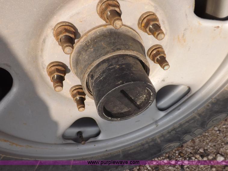 image for item K3093 2004 Ford F250 Super Duty XLT pickup truck