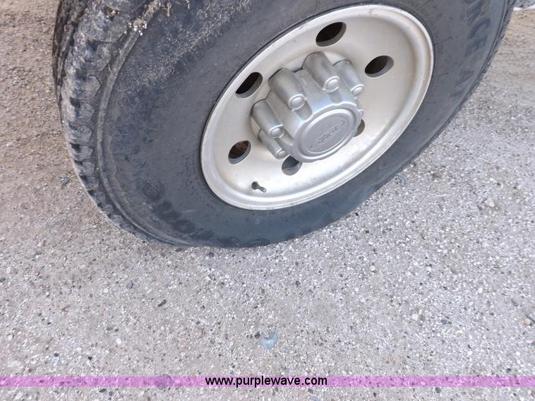 image for item K3093 2004 Ford F250 Super Duty XLT pickup truck