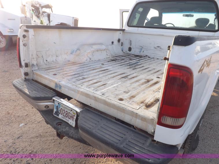 image for item K3093 2004 Ford F250 Super Duty XLT pickup truck