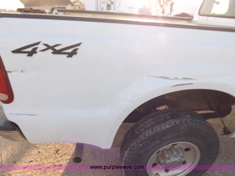 image for item K3093 2004 Ford F250 Super Duty XLT pickup truck