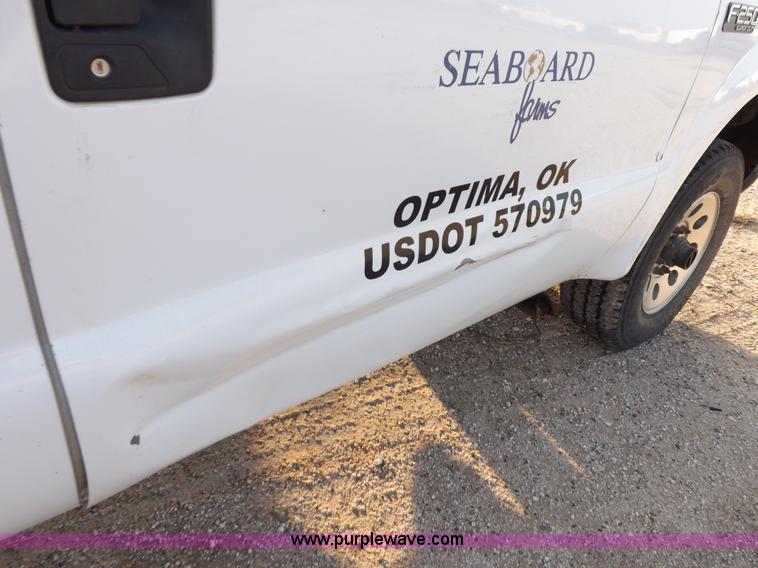 image for item K3093 2004 Ford F250 Super Duty XLT pickup truck