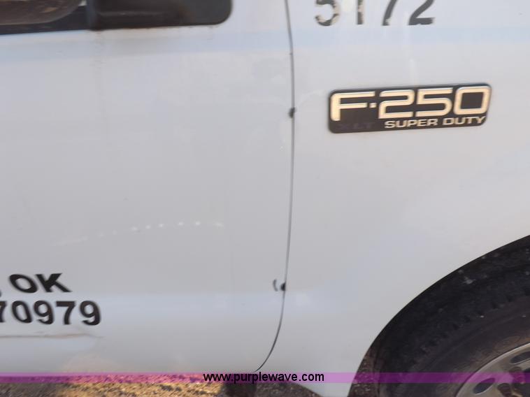 image for item K3093 2004 Ford F250 Super Duty XLT pickup truck