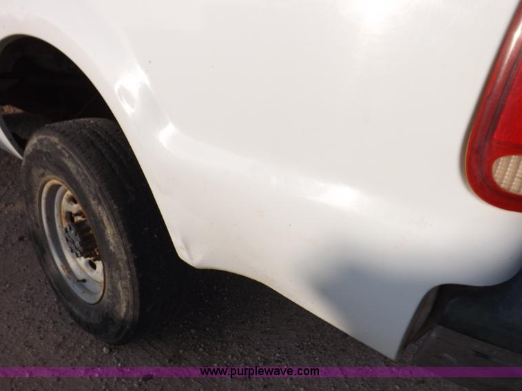 image for item K3093 2004 Ford F250 Super Duty XLT pickup truck