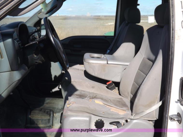 image for item K3096 2005 Ford F250 Super Duty XL pickup truck