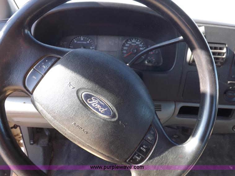 image for item K3096 2005 Ford F250 Super Duty XL pickup truck