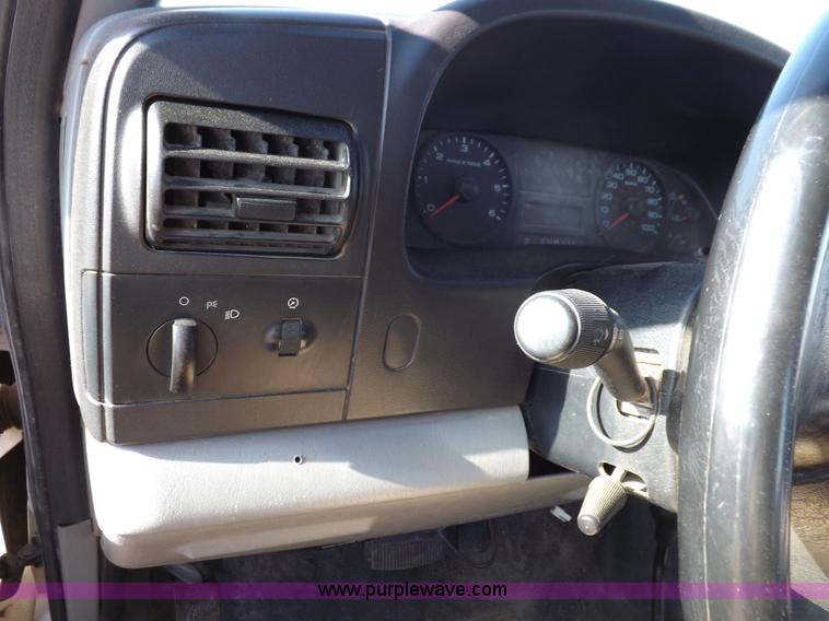 image for item K3096 2005 Ford F250 Super Duty XL pickup truck