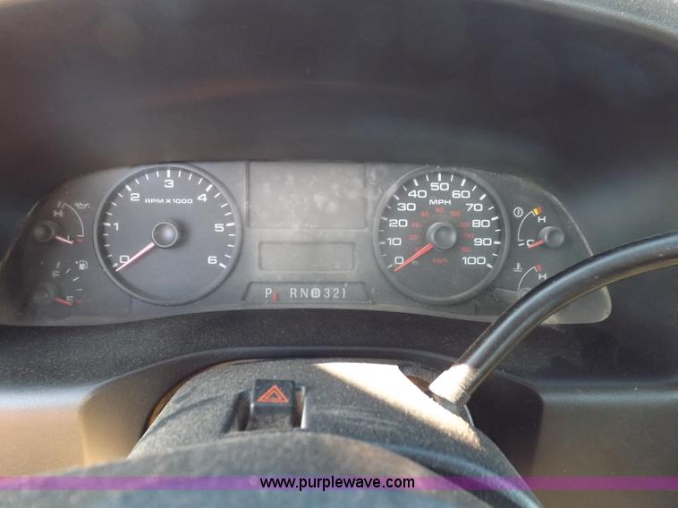 image for item K3096 2005 Ford F250 Super Duty XL pickup truck