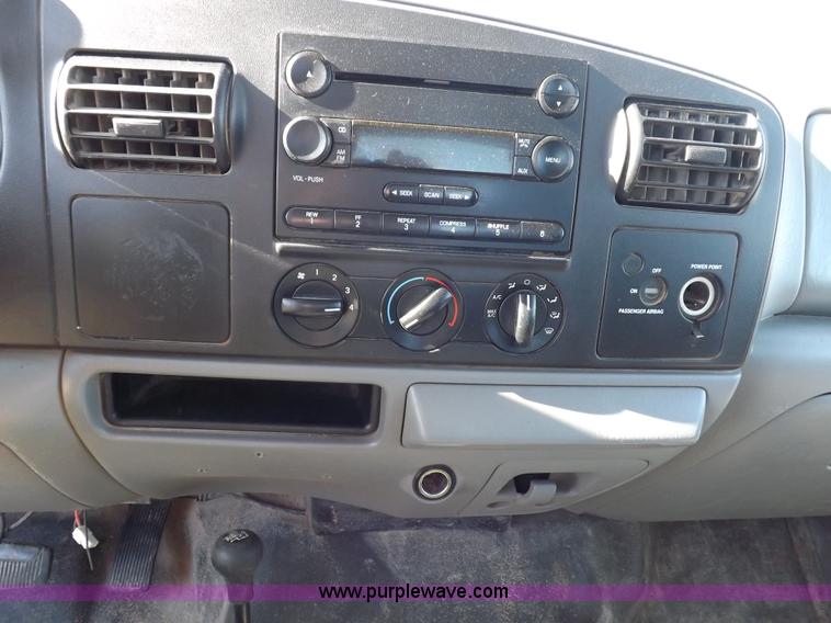 image for item K3096 2005 Ford F250 Super Duty XL pickup truck