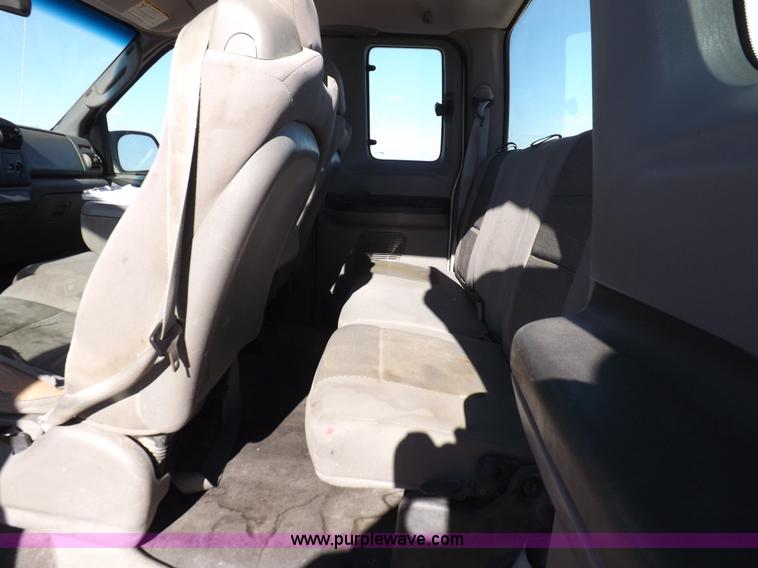 image for item K3096 2005 Ford F250 Super Duty XL pickup truck