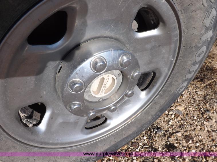 image for item K3096 2005 Ford F250 Super Duty XL pickup truck