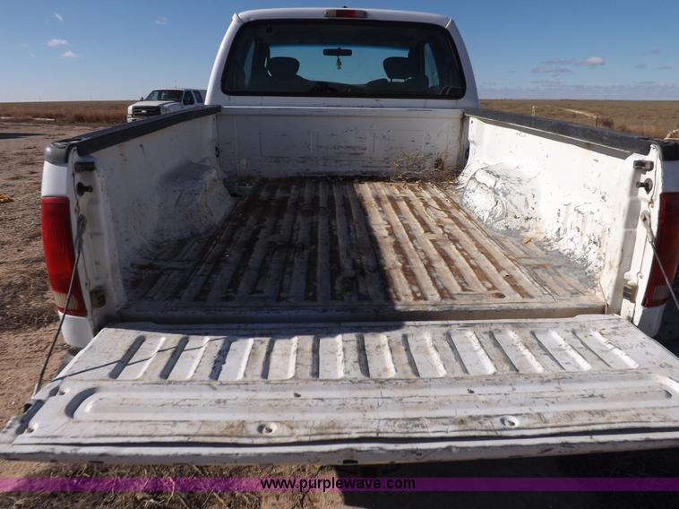 image for item K3096 2005 Ford F250 Super Duty XL pickup truck