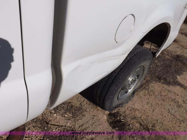 image for item K3096 2005 Ford F250 Super Duty XL pickup truck