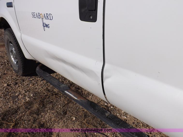 image for item K3096 2005 Ford F250 Super Duty XL pickup truck