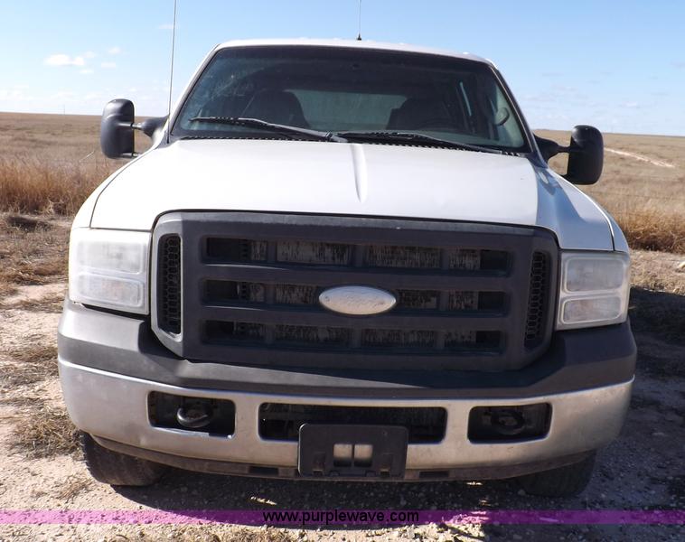 image for item K3099 2005 Ford F250 Super Duty XL Crew Cab pickup truck