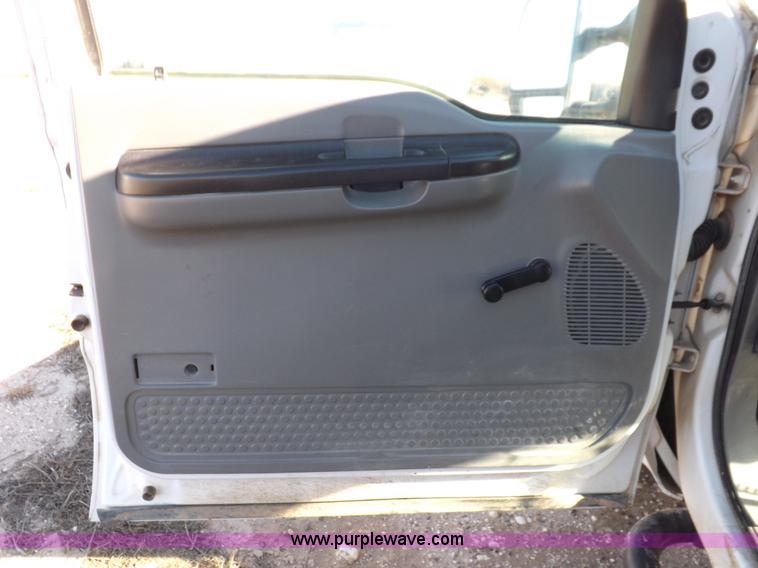 image for item K3099 2005 Ford F250 Super Duty XL Crew Cab pickup truck