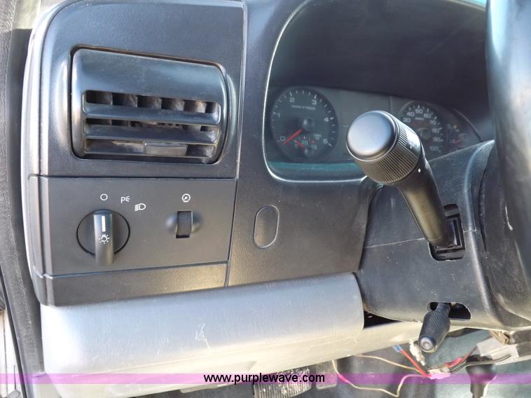 image for item K3099 2005 Ford F250 Super Duty XL Crew Cab pickup truck