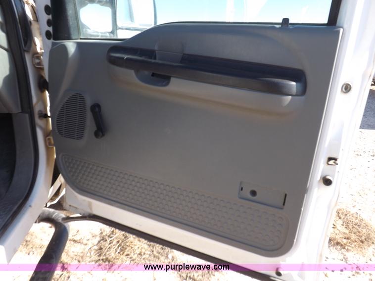 image for item K3099 2005 Ford F250 Super Duty XL Crew Cab pickup truck