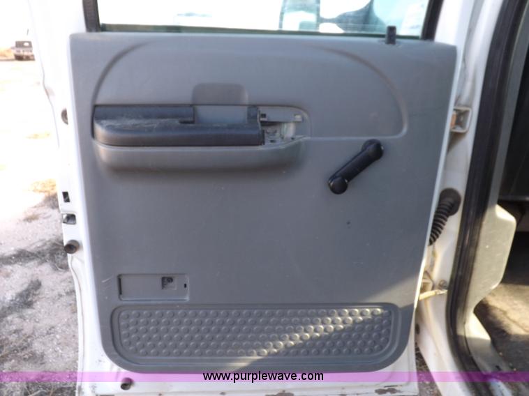 image for item K3099 2005 Ford F250 Super Duty XL Crew Cab pickup truck