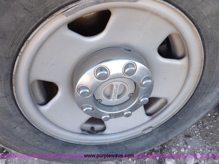 image for item K3099 2005 Ford F250 Super Duty XL Crew Cab pickup truck