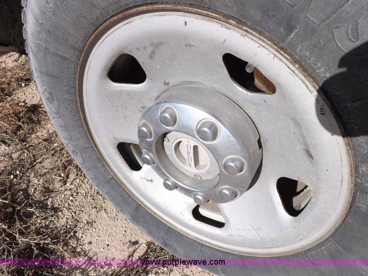 image for item K3099 2005 Ford F250 Super Duty XL Crew Cab pickup truck