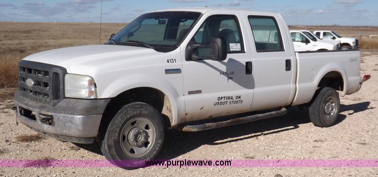 image for item K3100 2005 Ford F250 Super Duty XL Crew Cab pickup truck
