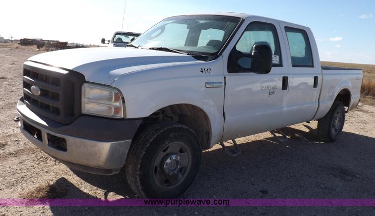 image for item K3101 2005 Ford F250 Super Duty XL Crew Cab pickup truck