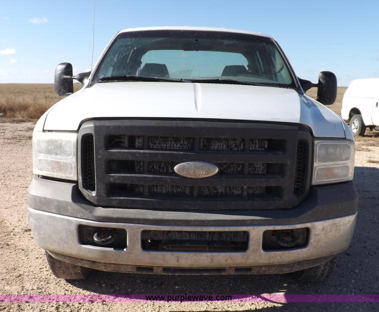image for item K3101 2005 Ford F250 Super Duty XL Crew Cab pickup truck