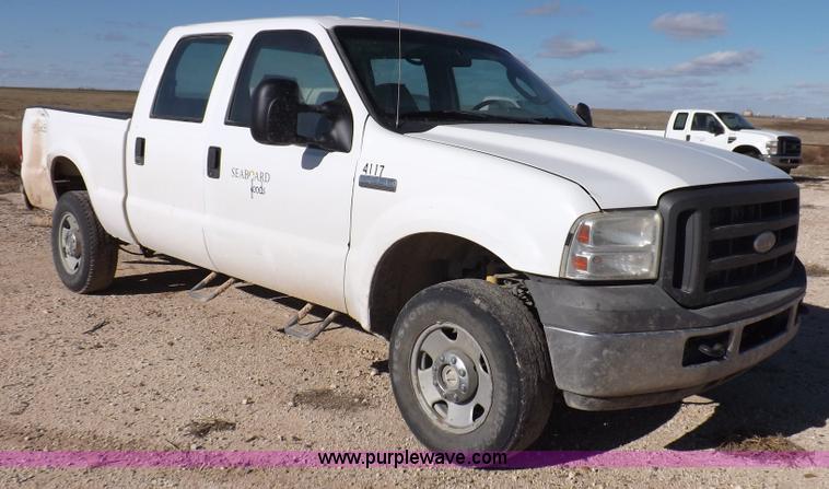 image for item K3101 2005 Ford F250 Super Duty XL Crew Cab pickup truck