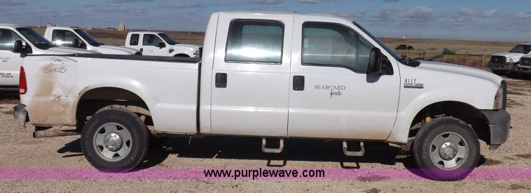 image for item K3101 2005 Ford F250 Super Duty XL Crew Cab pickup truck