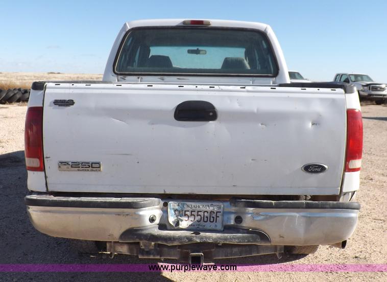 image for item K3101 2005 Ford F250 Super Duty XL Crew Cab pickup truck