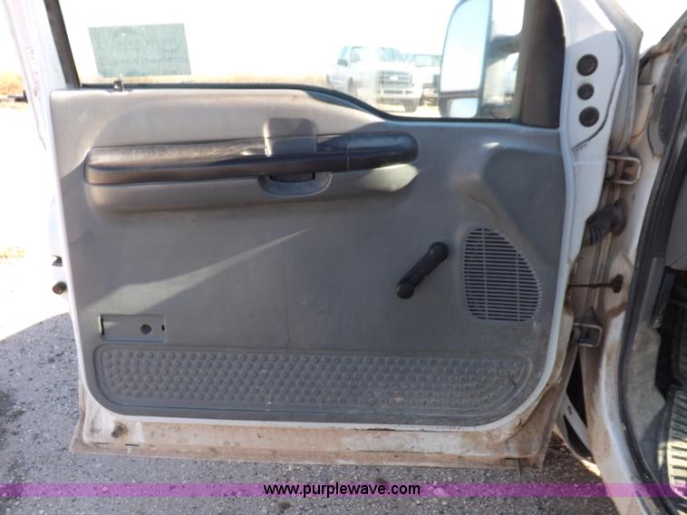 image for item K3101 2005 Ford F250 Super Duty XL Crew Cab pickup truck