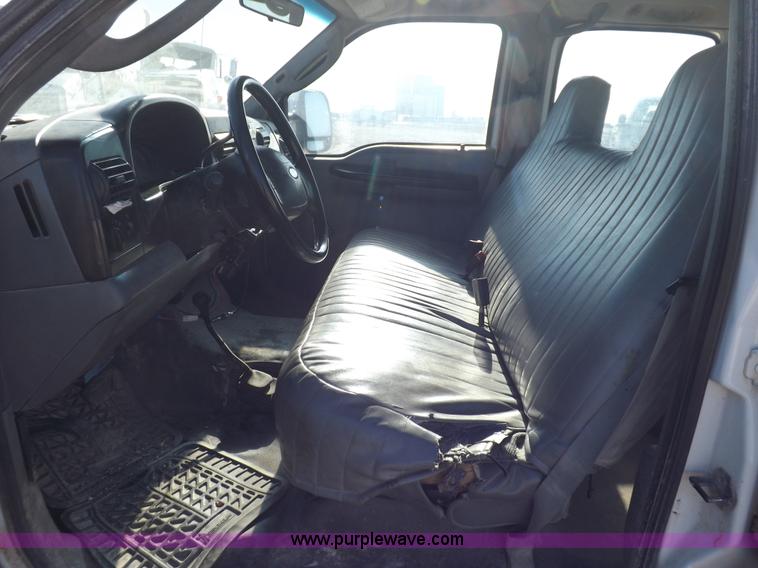 image for item K3101 2005 Ford F250 Super Duty XL Crew Cab pickup truck