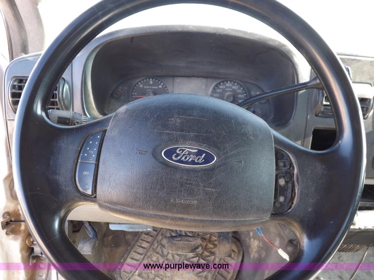 image for item K3101 2005 Ford F250 Super Duty XL Crew Cab pickup truck