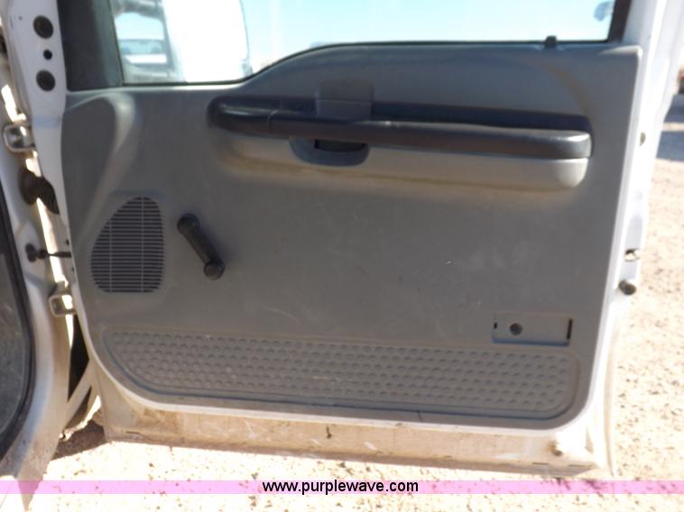 image for item K3101 2005 Ford F250 Super Duty XL Crew Cab pickup truck