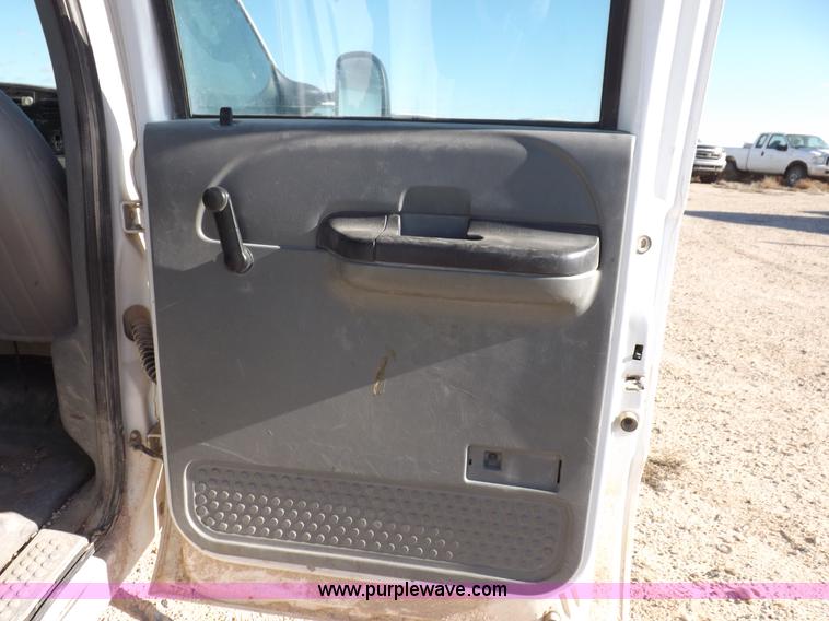 image for item K3101 2005 Ford F250 Super Duty XL Crew Cab pickup truck