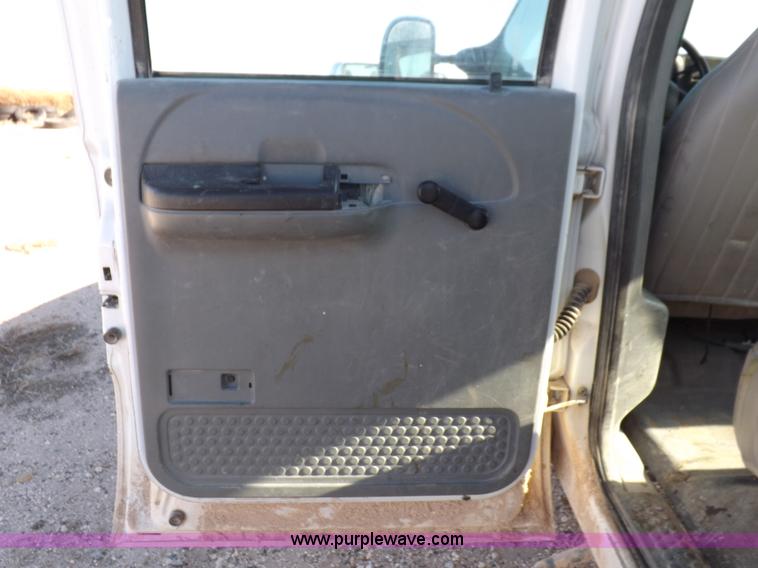 image for item K3101 2005 Ford F250 Super Duty XL Crew Cab pickup truck