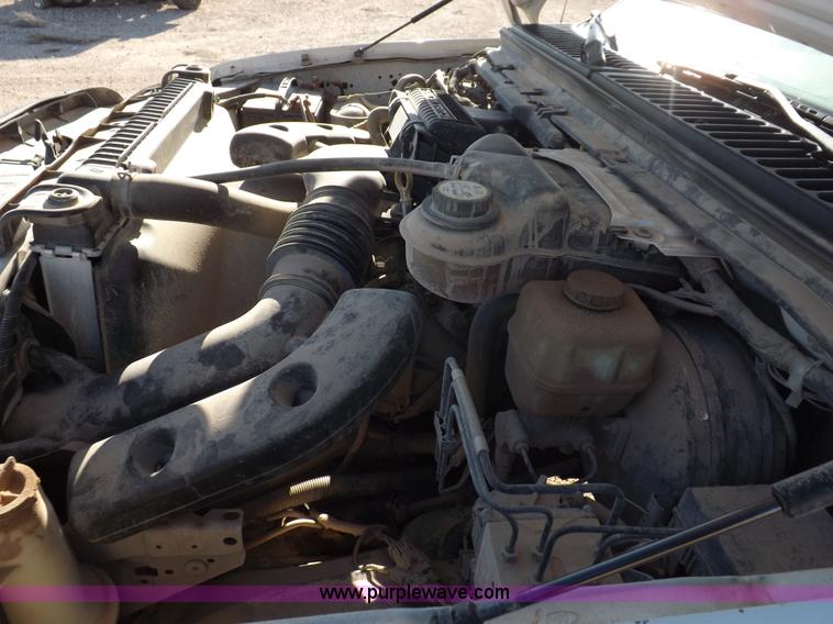 image for item K3101 2005 Ford F250 Super Duty XL Crew Cab pickup truck