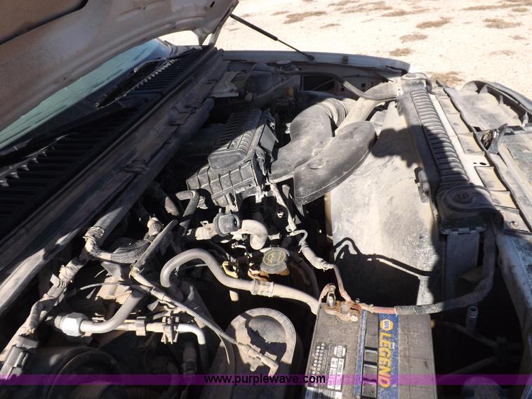 image for item K3101 2005 Ford F250 Super Duty XL Crew Cab pickup truck