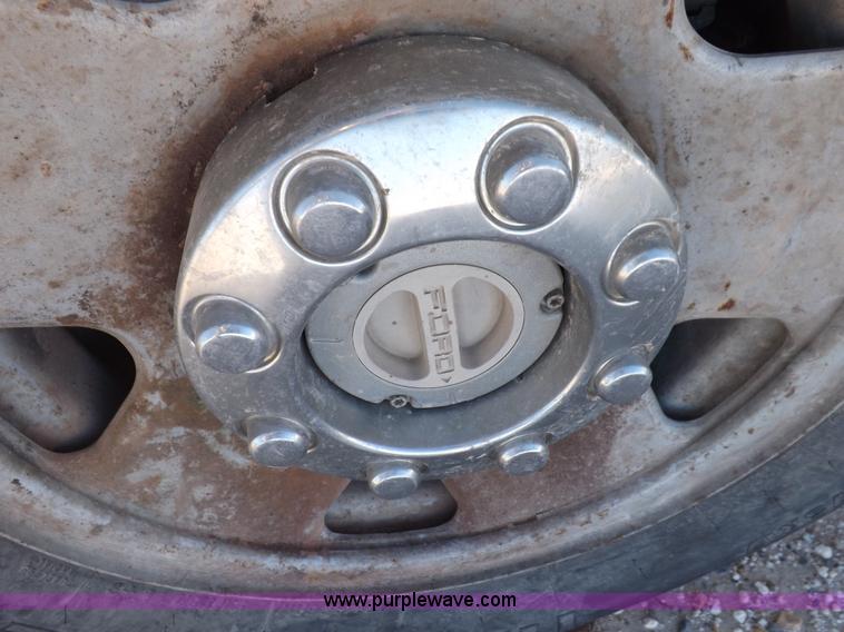 image for item K3101 2005 Ford F250 Super Duty XL Crew Cab pickup truck