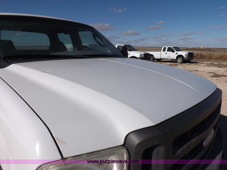 image for item K3101 2005 Ford F250 Super Duty XL Crew Cab pickup truck