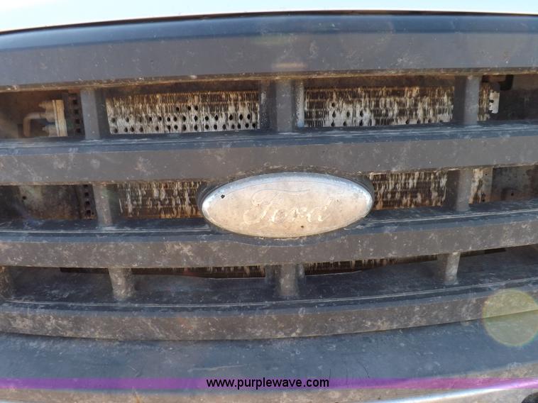 image for item K3101 2005 Ford F250 Super Duty XL Crew Cab pickup truck