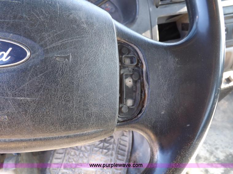 image for item K3101 2005 Ford F250 Super Duty XL Crew Cab pickup truck