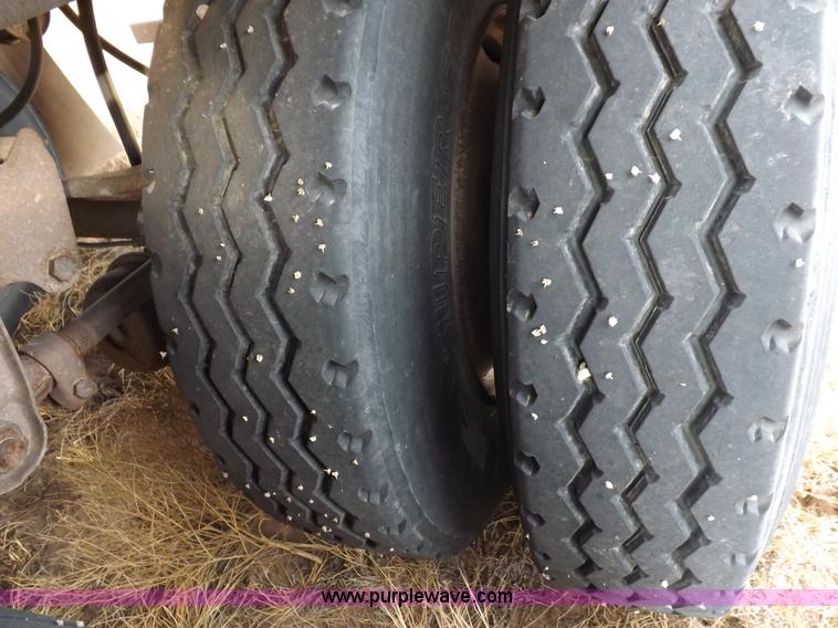 image for item K3104 1996 Barrett livestock trailer