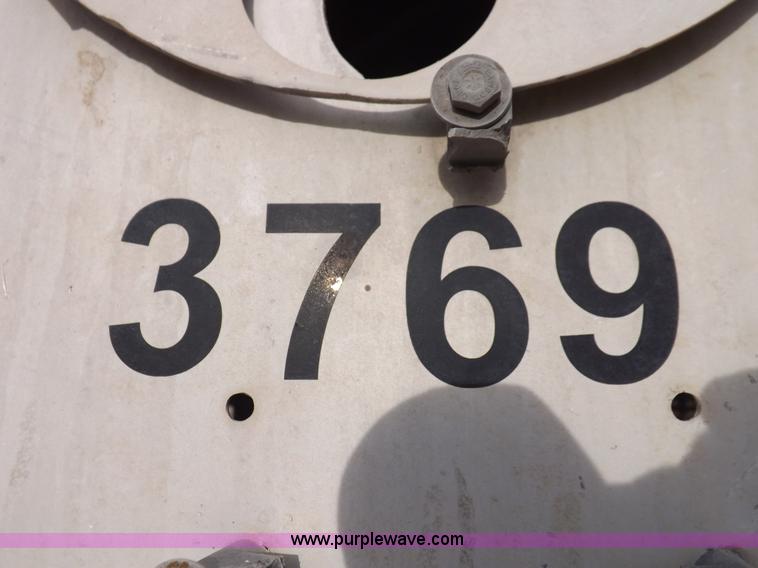 image for item K3104 1996 Barrett livestock trailer