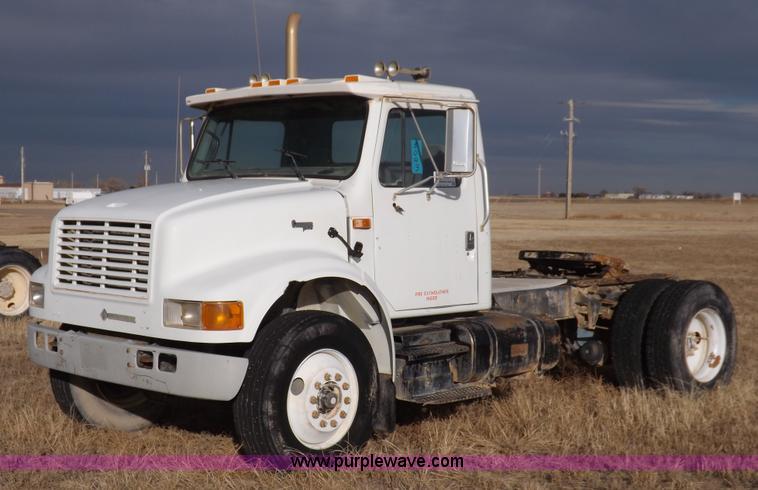 image for item K3105 1992 International 9200 semi truck