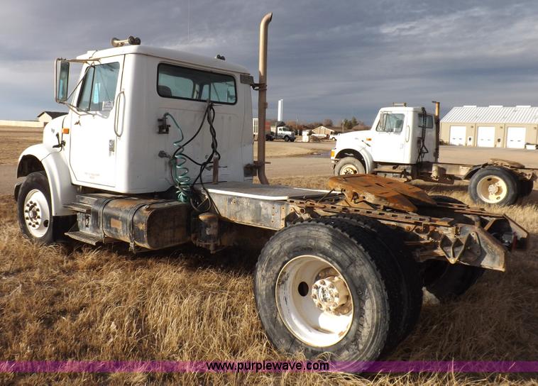 image for item K3105 1992 International 9200 semi truck