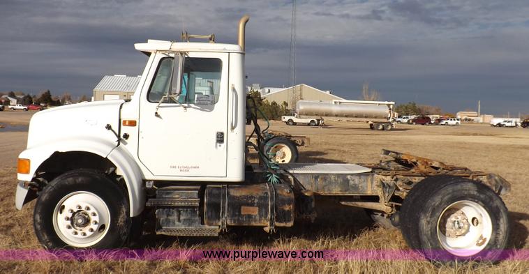 image for item K3105 1992 International 9200 semi truck