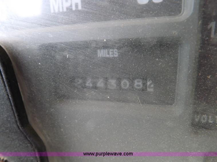 image for item K3105 1992 International 9200 semi truck