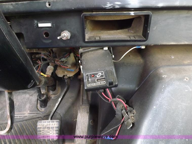 image for item K3105 1992 International 9200 semi truck